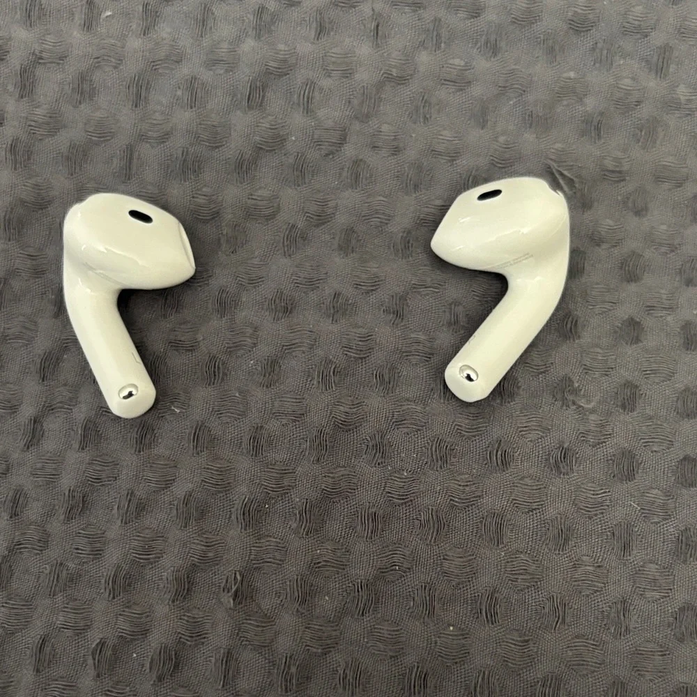 New Apple Wireless Earbuds - White